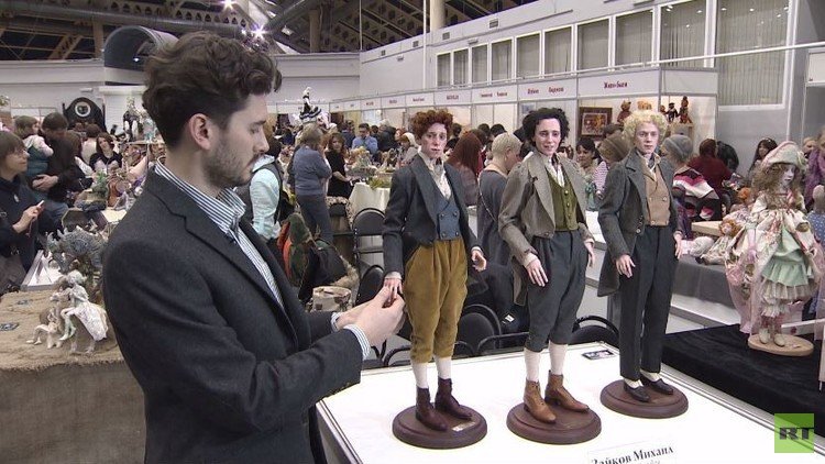 بالفيديو من روسيا.. دمى شبه حقيقية بشكل مذهل