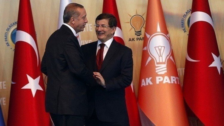 داوود أوغلو: لا مساومات على الدستور الجديد لتركيا وسنطرحه في استفتاء عام