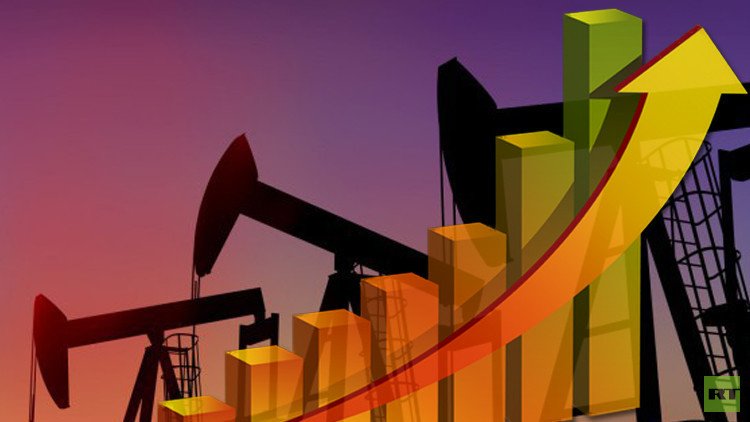 النفط يقفز متأثرا بتراجع الدولار