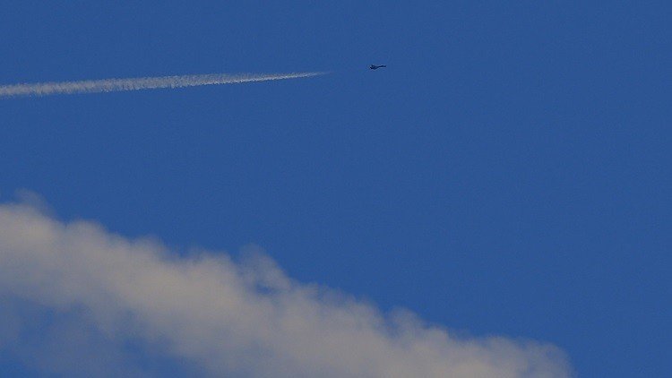 إسقاط طائرة حربية سورية في حماة ومصرع أحد طياريها