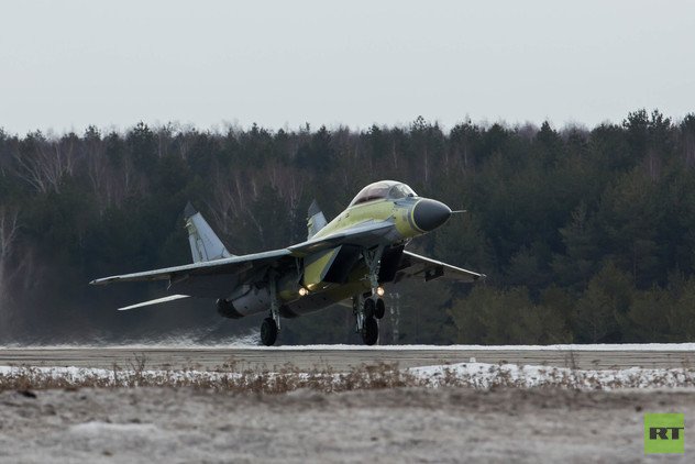 إقلاع مقاتلة ميغ-29 K- ذات مقعدين وترابط على ناقلة طائرات