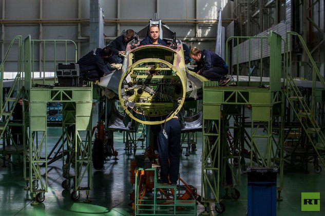 ورشة تركيب الطائرة