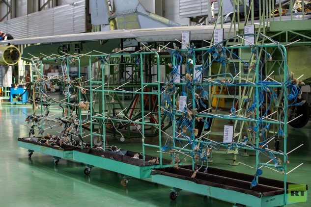 ورشة تركيب الطائرة