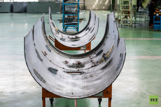 ورشة تركيب الطائرة