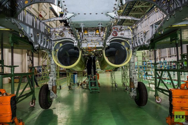 ورشة تركيب الطائرة