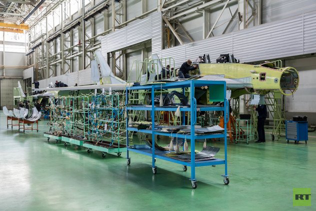 ورشة تركيب الطائرة