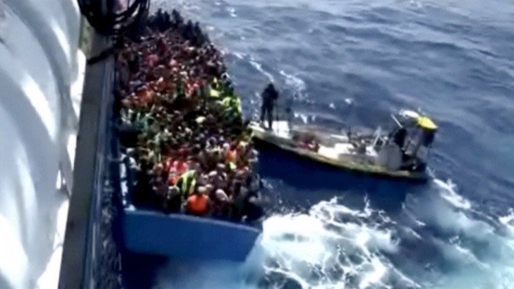 خفر السواحل الإيطالي ينقذ 910 مهاجرين في مضيق صقلية