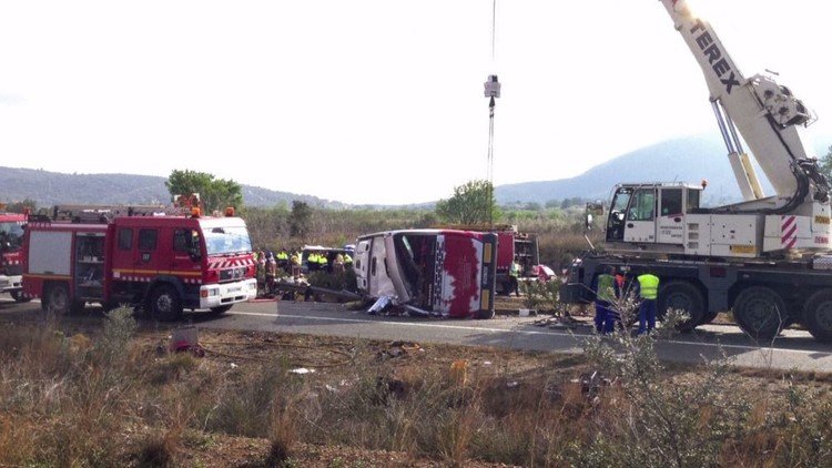 إسبانيا.. مقتل 14 طالبا بحادث مروري  (فيديو)