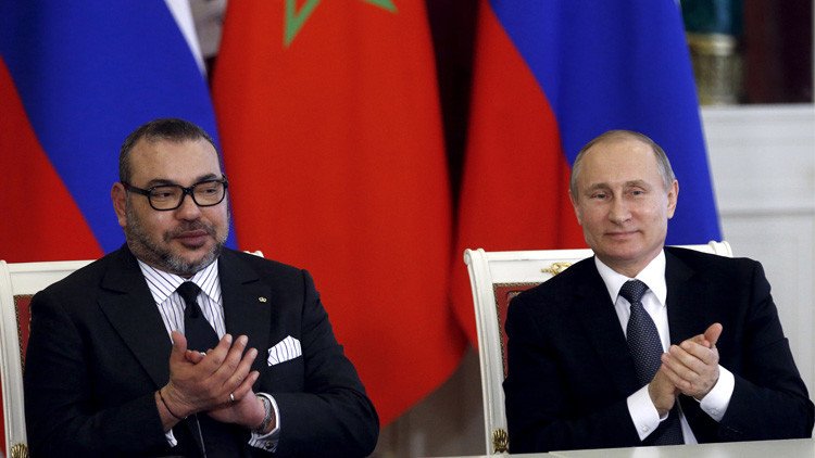 تقديم كتاب "رحلة إلى المغرب مع أنستاس إيفانوفيتش ميكويان" إلى العاهل المغربي