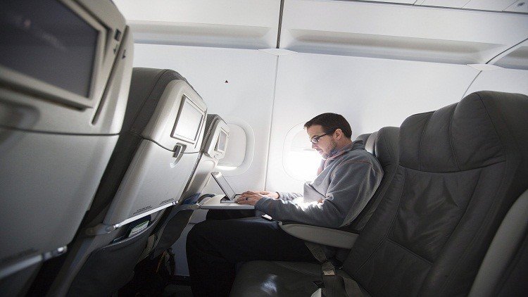 روسيا ستوفر خدمات الإنترنت للمسافرين على متن طائرة