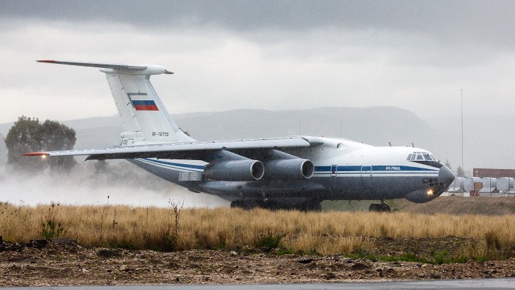 طائرة نقل روسية تعيد 160 عسكريا من 