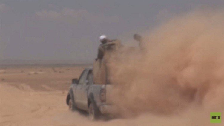 الجيش السوري يحرز تقدما كبيرا في المعارك مع مسلحي "داعش" على أطراف تدمر (فيديو)