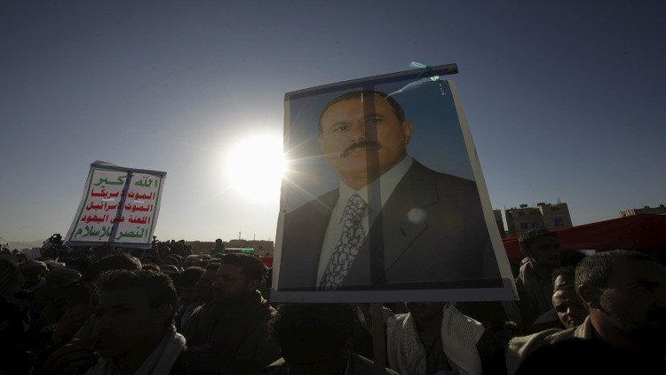 بالفيديو.. علي عبد الله صالح يظهر في صنعاء وسط أنصاره