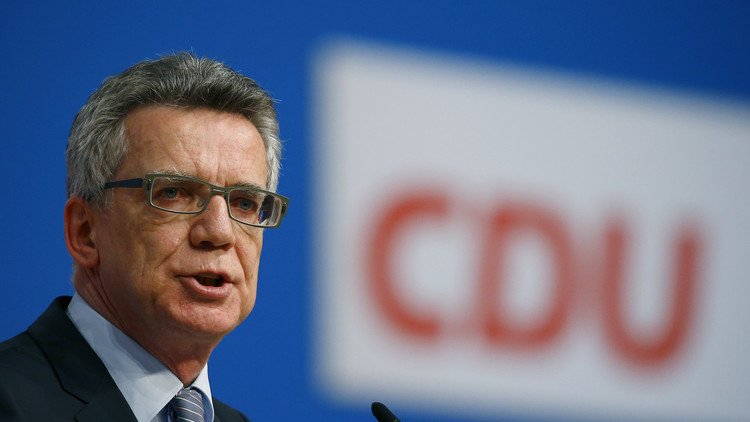 وزير الداخلية الألماني يدعو إلى حرمان اللاجئين الذين يرفضون الاندماج من حق الإقامة في البلاد