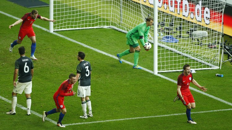 إنجلترا تعطب الماكينات الألمانية على أراضيها .. (فيديو)