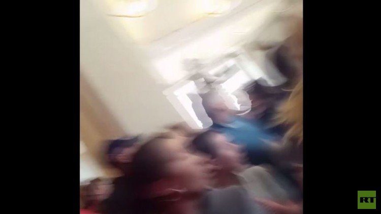 ذعر يسود الجمهور في مركز لزوار الكابيتول هيل في واشنطن (فيديو)