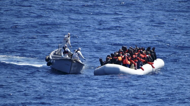 إيطاليا تعلن إغاثة 1400 مهاجر في المتوسط