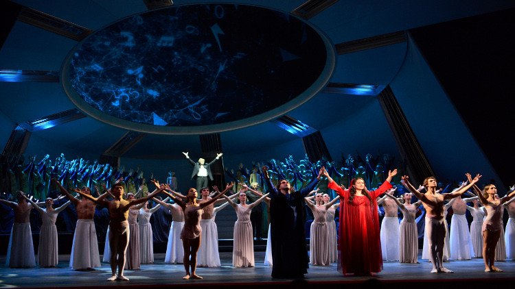 مسرح البولشوي في موسكو يحتفل بعامه الـ240