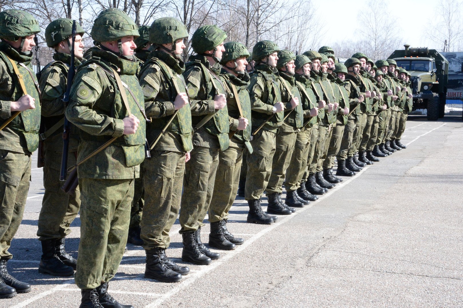 В строю российском. Строй солдат РФ. Строй солдат Сирия. Войска сопровождения. Правительственные войска России.