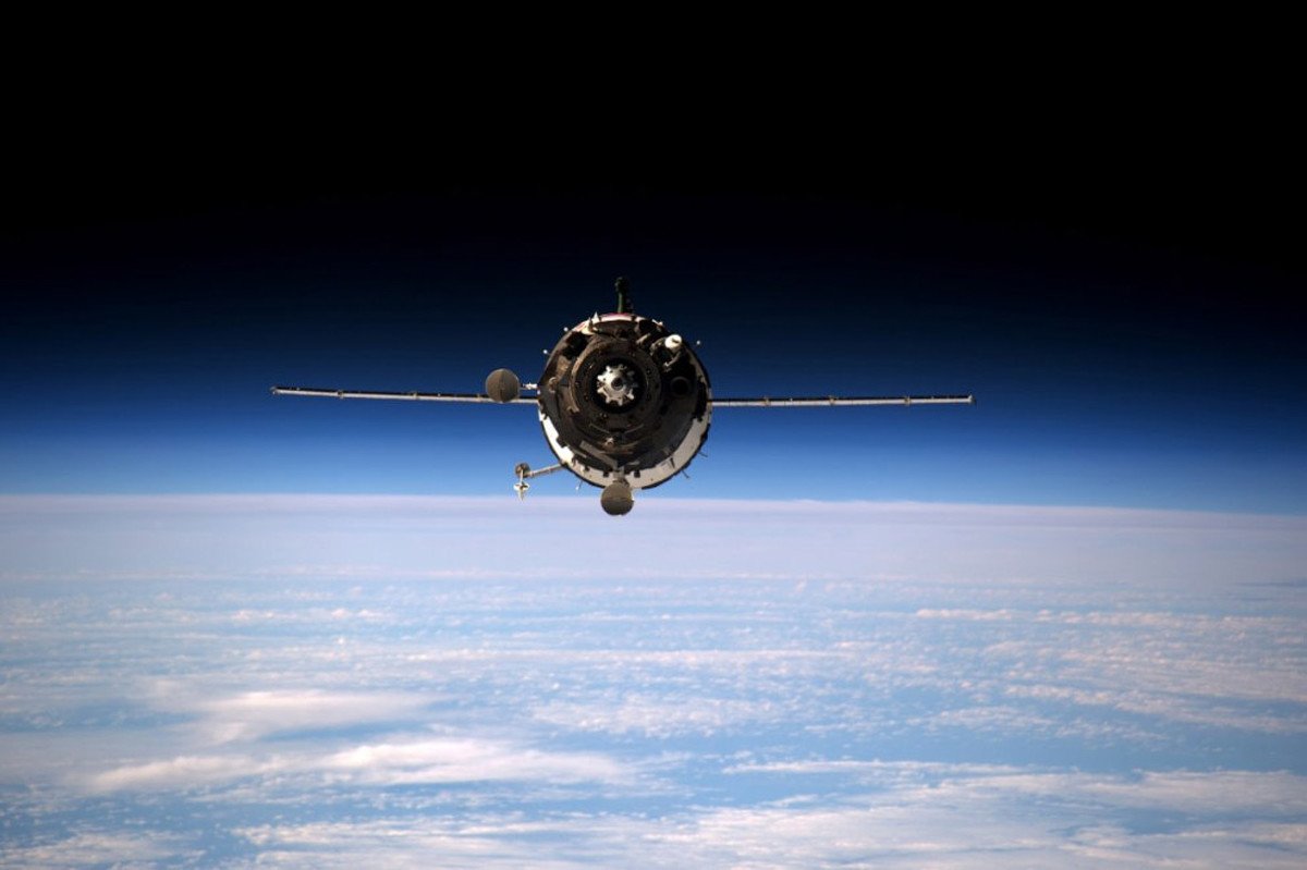 مركبة "سويوز" الفضائية تقترب من المحطة الدولية
