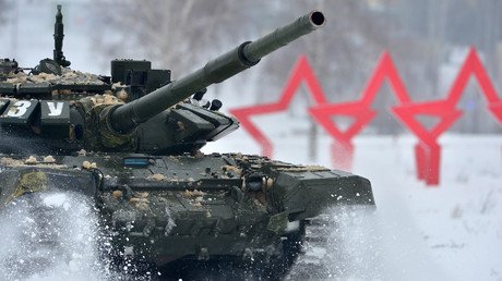 دبابة "تي - 72" المشاركة في الأدوار التمهيدية لبياتلون الدبابات