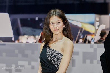  حسناوات معرض جنيف للسيارات