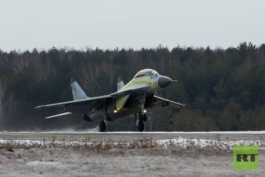 إقلاع مقاتلة ميغ-29 K- ذات مقعدين وترابط على ناقلة طائرات