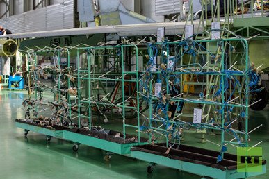 ورشة تركيب الطائرة