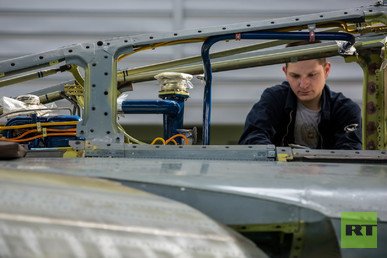 ورشة تركيب الطائرة