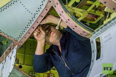 ورشة تركيب الطائرة