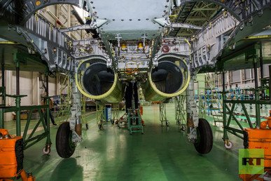 ورشة تركيب الطائرة