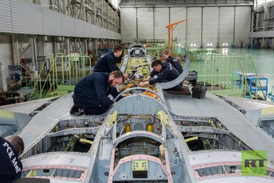 ورشة تركيب الطائرة