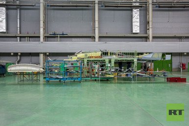 ورشة تركيب الطائرة