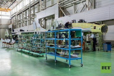 ورشة تركيب الطائرة