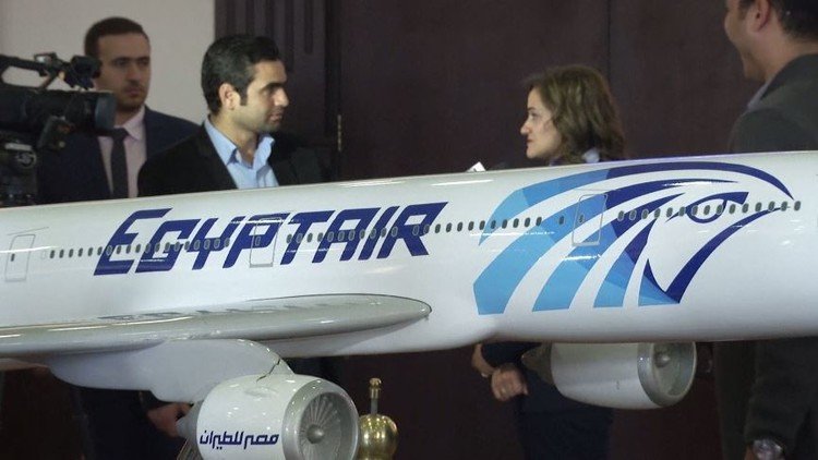 بالفيديو.. طاقم طائرة 