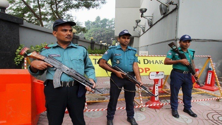 شرطة بنغلاديش تعثر على مخزن أسلحة بعد انفجار أودى بحياة متشددين