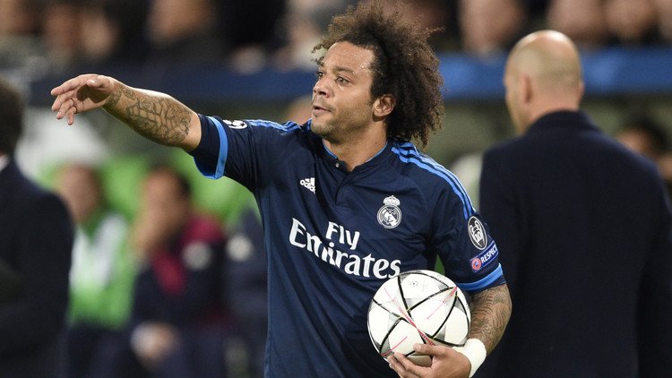 بالفيديو .. مارسيلو يقلد "نطحة" مدربه زيدان