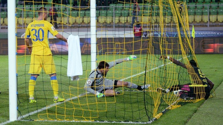 متصدر الدوري الروسي يقع في كمين متذيل الترتيب!