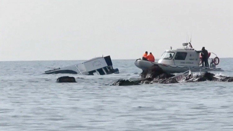 غرق 5 مهاجرين بينهم طفل في بحر إيجة