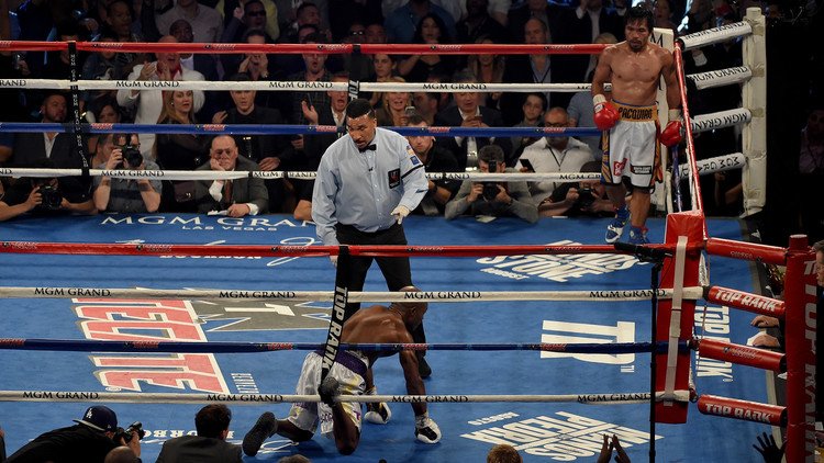 بالفيديو .. باكياو يؤكد علو كعبه على الملاكم الأمريكي برادلي 