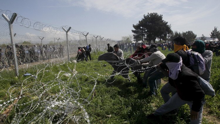 تسيبراس: تعامل مقدونيا مع المهاجرين في مخيم حدودي 