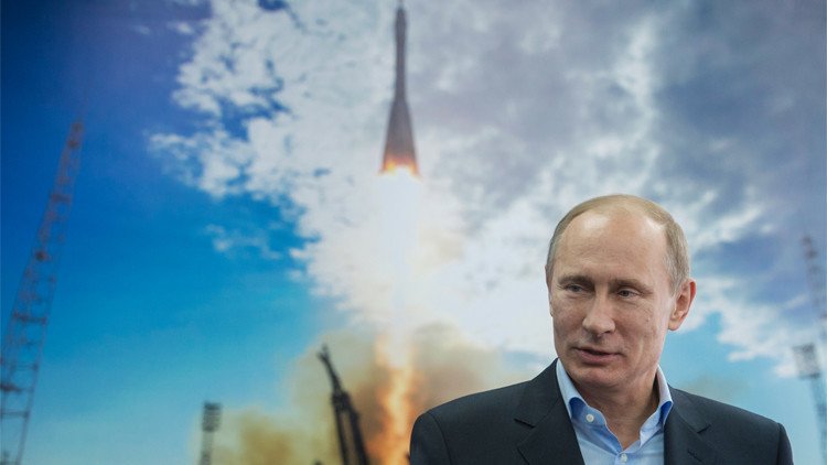 بوتين يهنئ رواد الفضاء الروس بعيدهم (فيديو)