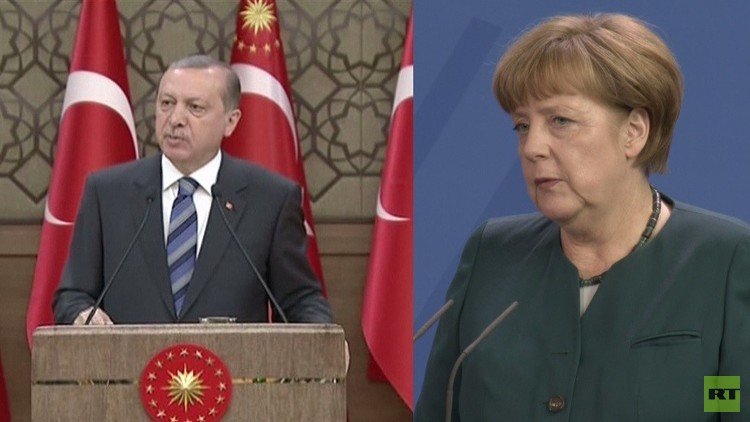 ميركل: حرية التعبير في ألمانيا غير مرتبطة بمطالب تركيا 