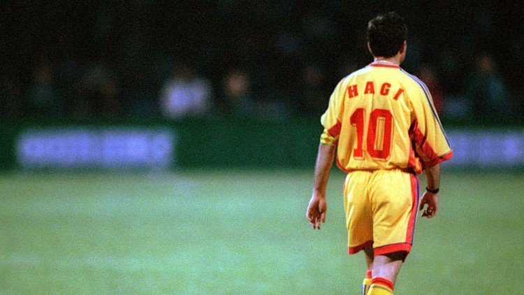 الأسطورة هاجي يقيل نفسه!