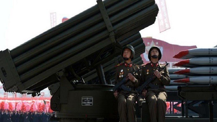 بيونغ يانغ تشهر 300 قاذفة صواريخ في وجه سيئول