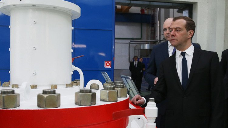 مدفيديف: الحكومة تدعم برامج إحلال الواردات