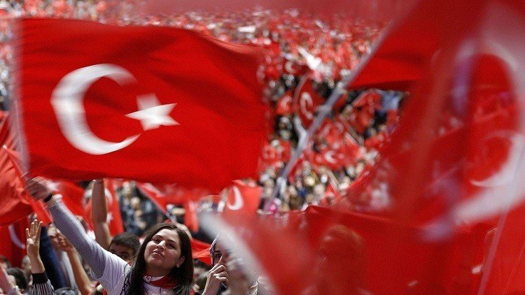 العلمانية في تركيا تتشظى لصالح الدين