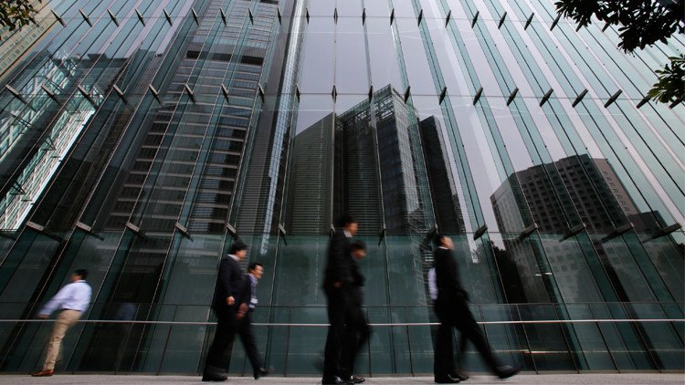 اليابان تفكر في جلب عمال أجانب