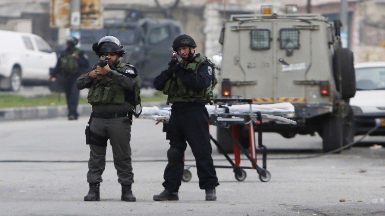  مقتل شابين فلسطينيين عند حاجز قلنديا