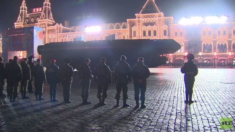 بروفات ليلية للعرض العسكري في موسكو